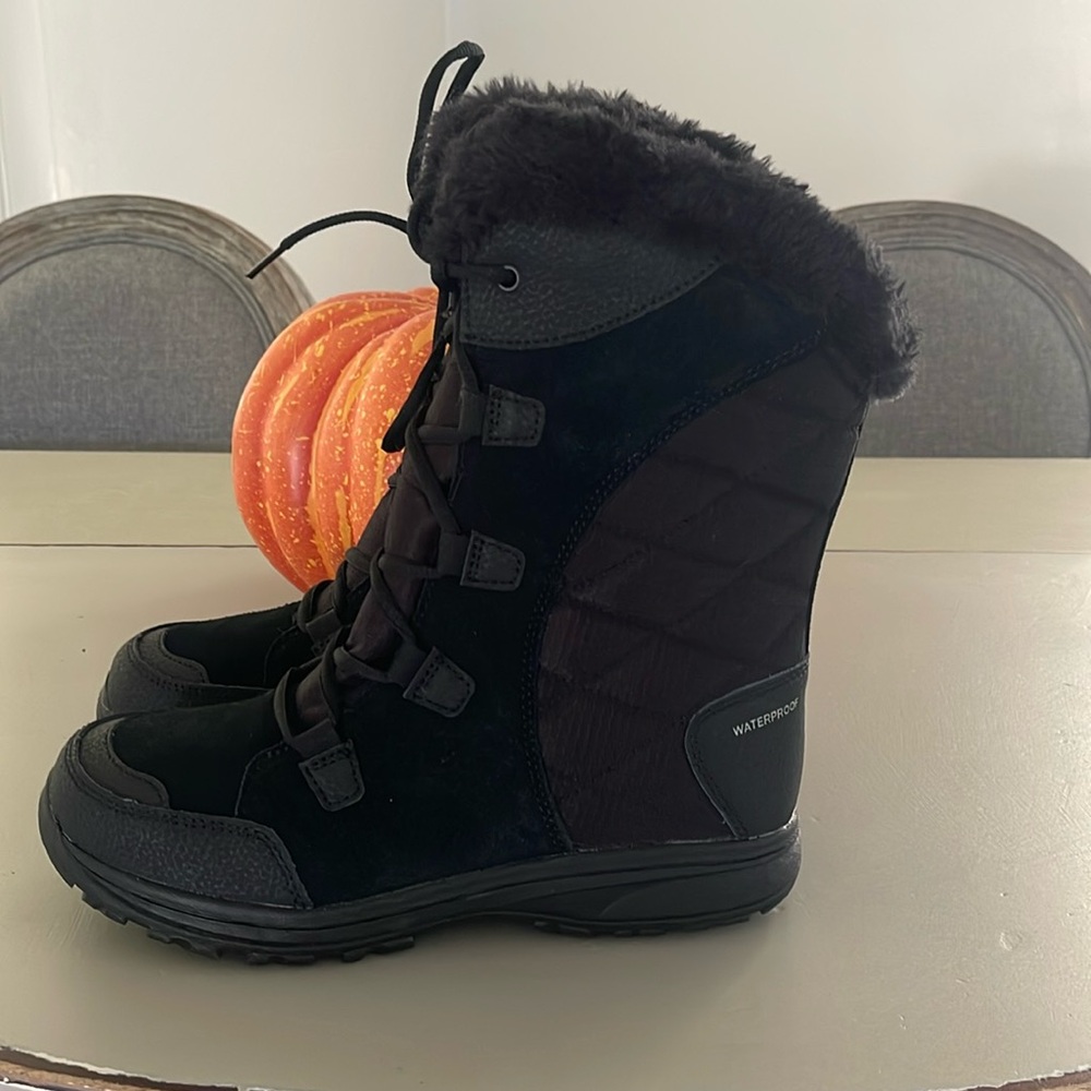 Women’s Columbia Waterproof Winter Boots, Size 8